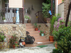 У кого в Анапе самый уютный дворик?