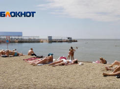 Туристы балдеют на анапских пляжах