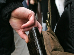 Иностранец украл 30 тысяч рублей у приезжего на ж/д вокзале в Анапе 