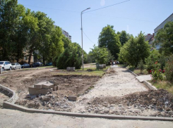 В Анапе продолжают благоустраивать сквер на бульваре Евскина