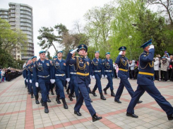 9 мая военнослужащие прошли торжественным маршем в честь 95-летия ветерана!