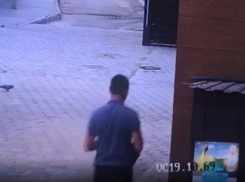 Сумку с айфоном и кошельком украли у отдыхающего на пляже в Анапе