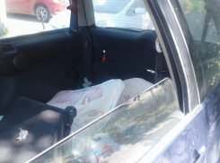 В центре Анапы в открытой машине прохожие нашли, предположительно, труп человека