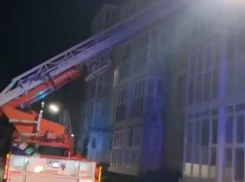 12 человек эвакуировали из горящего дома в Анапе