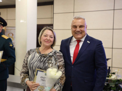 Заместитель председателя Совета поздравил сотрудниц военного инновационного технополиса «ЭРА» с 8 марта