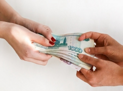 Анапчанка целый год не может вернуть 50 000 рублей, которые одолжила соседке на 3 месяца