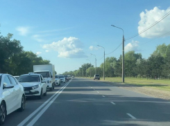 «Одно и то же»: в Анапе на въезде опять образовались «глупые» пробки 