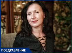 С днём рождения Оксану СТЕПАНОВУ поздравляет с любовью семья!