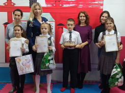 Победители конкурса поздравлений ко Дню матери получили подарки