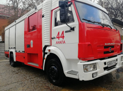 Газовые баллоны чуть не взорвались в горящей постройке в Варваровке под Анапой