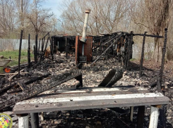 В Цибанобалке под Анапой сгорела заброшенная хозпостройка