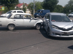В Анапе на перекрестке Краснодарская - Самбурова  ДТП с тремя автомобилями