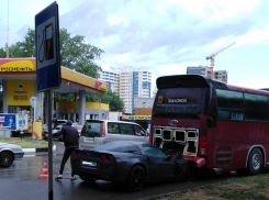 Гонка на роскошной иномарке в Анапе закончилась пожаром