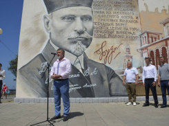 В Анапе торжественно открылся мурала в честь Владимира Будзинского