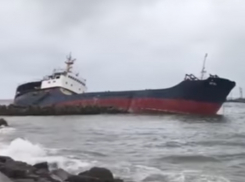 Рядом с Анапой получило пробоину крупнотоннажное морское судно