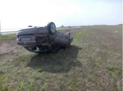 В Виноградном под Анапой «Фольксваген» с молодым водителем перевернулся и улетел в кювет