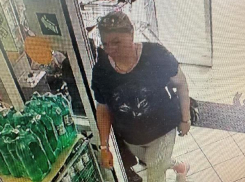 Совершила покупки за чужой счет: подозреваемая в краже женщина разыскивается полицией Анапы