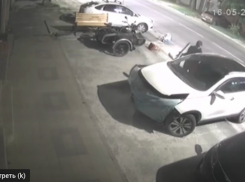 В Анапе из незапертой иномарки украли видеорегистратор и другое имущество