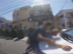 Полицейские Анапы и Крыма жестко задержали подозреваемого в краже (видео)