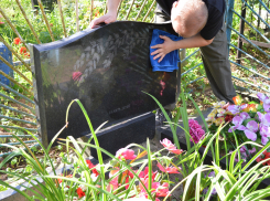 Кто в Анапе должен ухаживать за памятниками на кладбище?