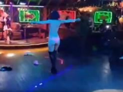 «Не надо детей по ночным клубам таскать»: стриптиз в Витязево взбудоражил анапчан