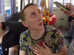 В Анапе семья отдыхающих выгнала парня с оплаченного места в автобусе