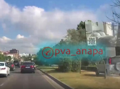 Ехавшего по тротуару водителя нашли и привлекли к ответственности в Анапе