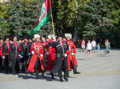 Василий Швец поздравил анапчан с 325-летием Кубанского казачьего войска
