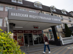 История о стрельбе в Анапе обросла фейками: что известно на самом деле