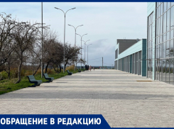 Анапчане просят вернуть старые скамейки на проходе возле реки Анапки