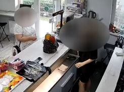 С чужой карточки деньги возьмешь – в полицию попадешь