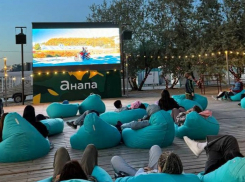 Йога и кинопоказ: афиша мероприятий на лаундж-зоне 