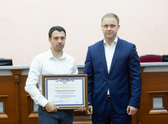 Василий Швец наградил анапских строителей