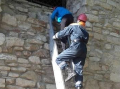 В Анапе спасателям пришлось снимать ребёнка с Русских ворот