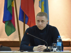 Вице-мэр Анапы Артем Моисеев поздравил представительниц прекрасного пола 