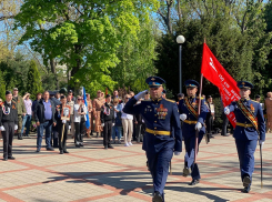 К Вечному огню в Анапе возложили Гирлянду Славы и Венки Памяти