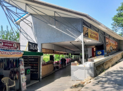 Много лет работало кафе на Малой бухте в Анапе и выяснилось: самострой