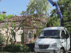 В Анапе сносят незаконные конструкции