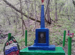 Где в Анапе находится памятник юному партизану-разведчику Толе Алёхину?