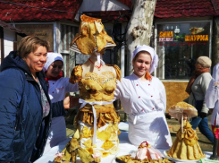 Анапчане провожают зиму и встречают весну: люди празднуют Масленицу!