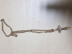 В Анапе горничную отеля подозревают в краже украшения