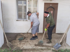 20 казаков из Анапы устраняют последствия ливня в Туапсинском районе