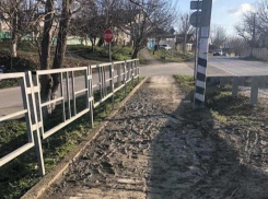 «Так жить нельзя»: жители станицы Анапской требуют ремонта дорог