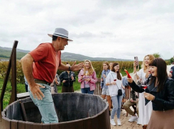 В стиле Челентано: анапчан приглашают топтать виноград