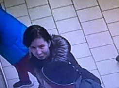 В Анапе женщина украла из магазина терминал оплаты с банковских карт