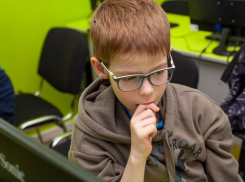 Надо ли отучать ребенка от гаджетов?