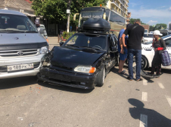В центре Анапы серьёзное массовое ДТП: движение затруднено