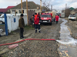 В Анапской наводнение: вода топит улицы, поля и дома
