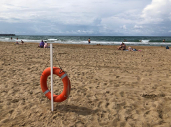 На пляже в Витязево под Анапой в песке погиб ребенок