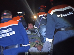 В Анапе мужчина упал с высокого обрыва на каменистый пляж